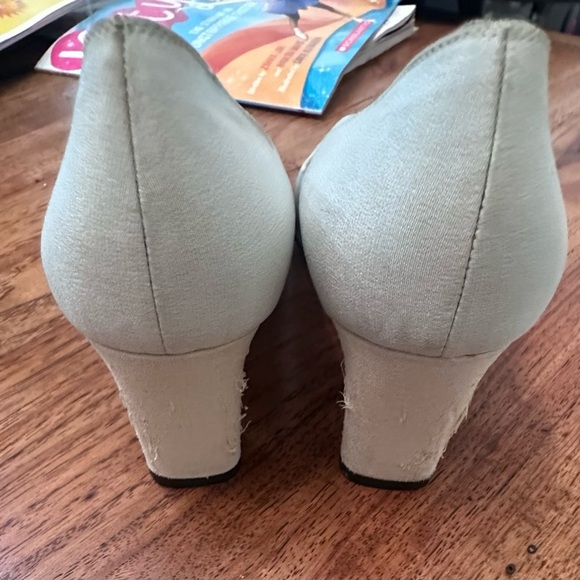 St. John Elegant Silver and Gold Heels - Picture 4 of 7